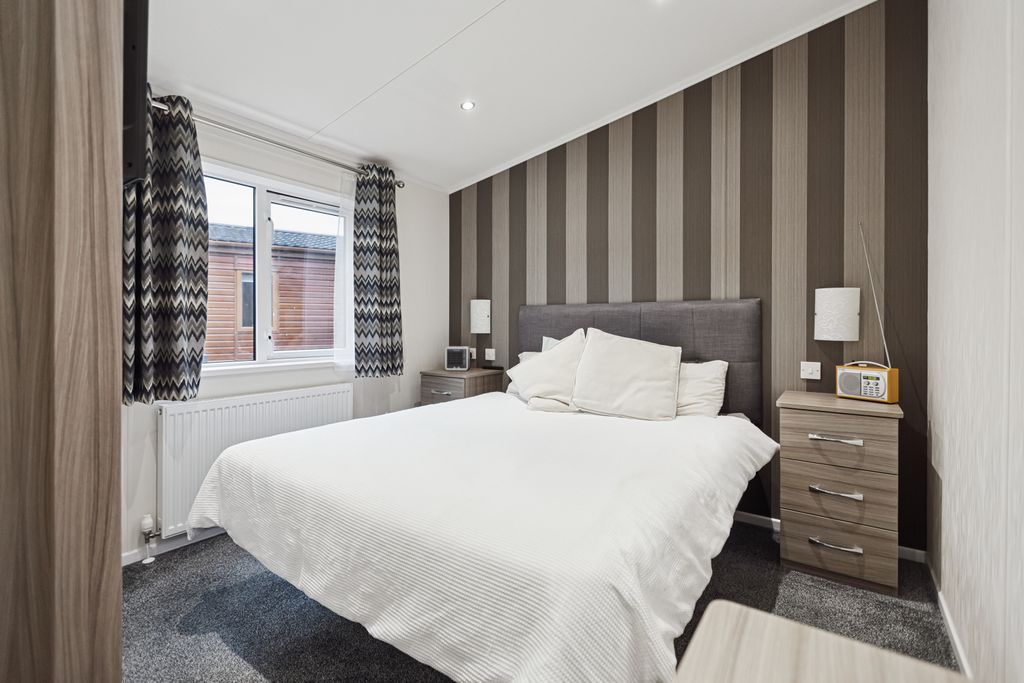 Property photo 3 of 37