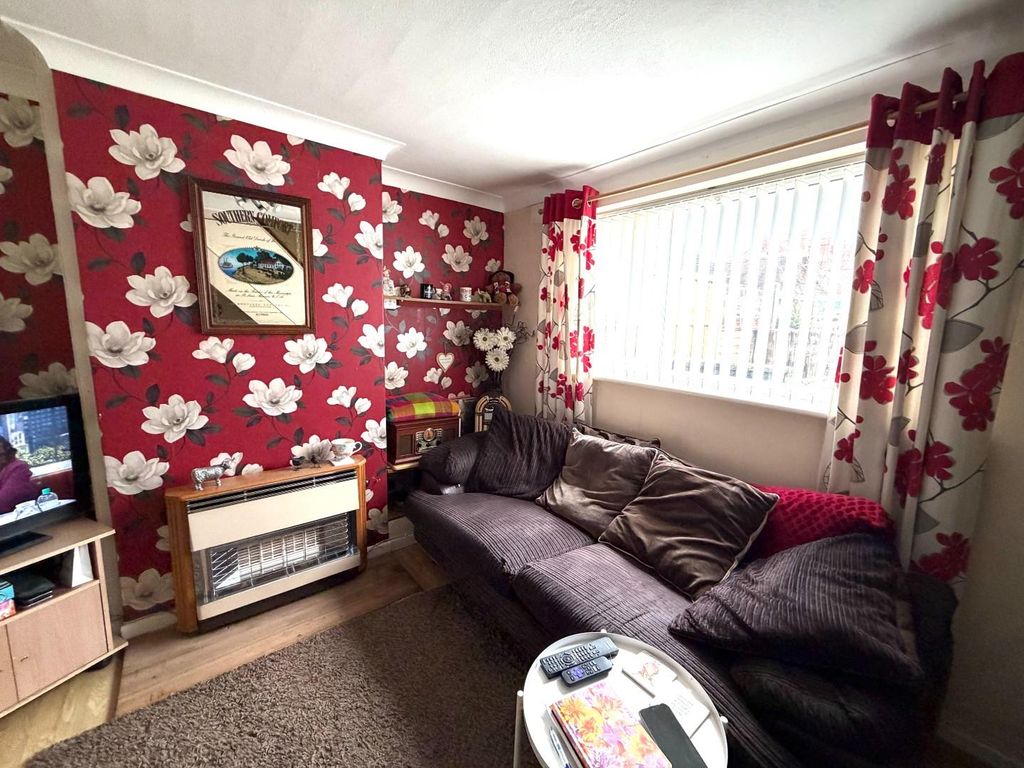 Property photo 3 of 18 Snug.Jpg