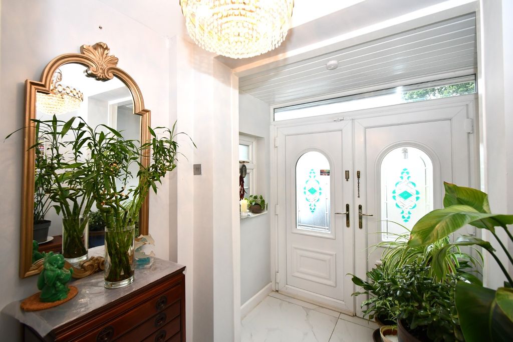 Property photo 2 of 15 4535312