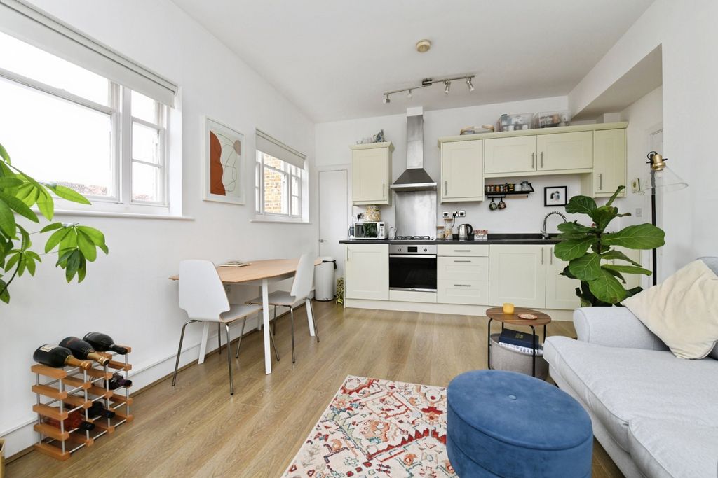 Property photo 2 of 11 Pbox-Img.Jpg