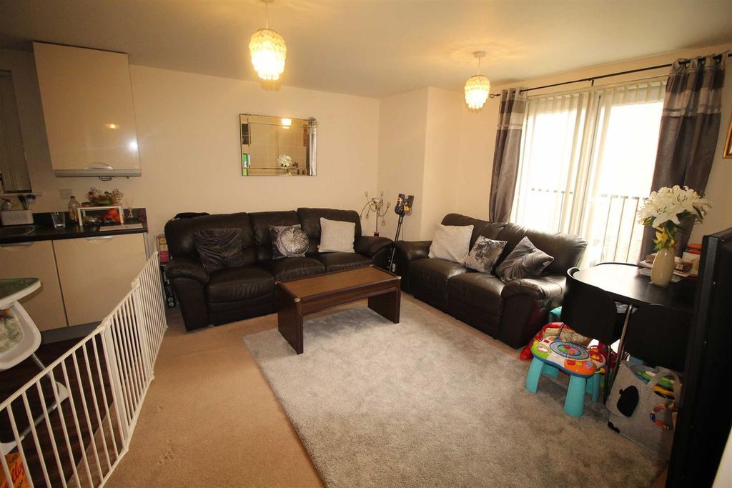 Property photo 2 of 9