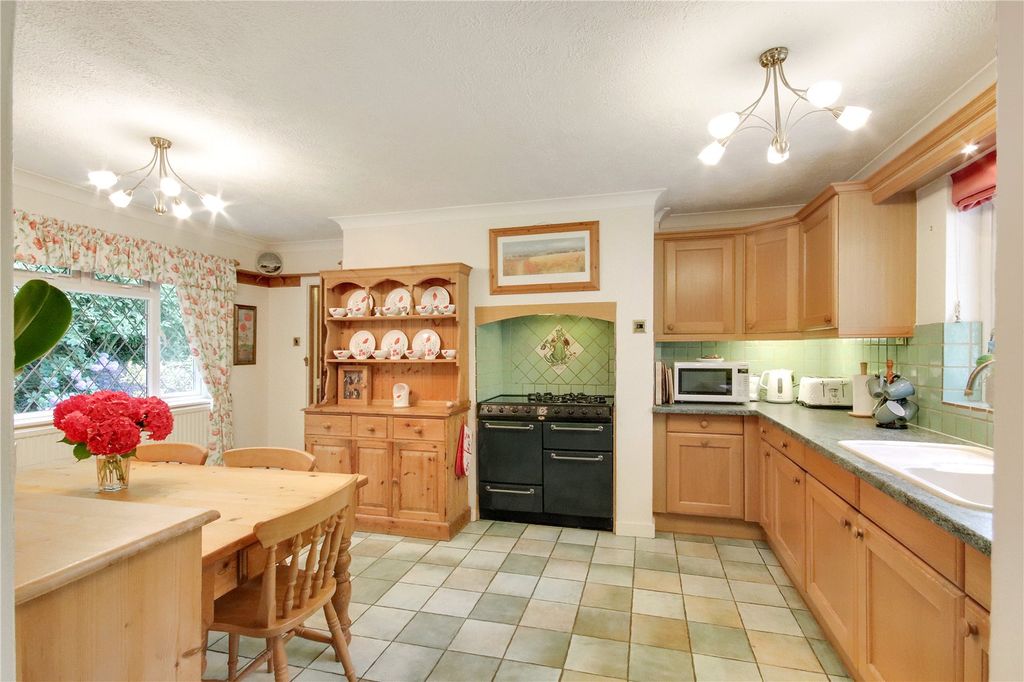 Property photo 3 of 17 Kitchen/Breakfast Rm