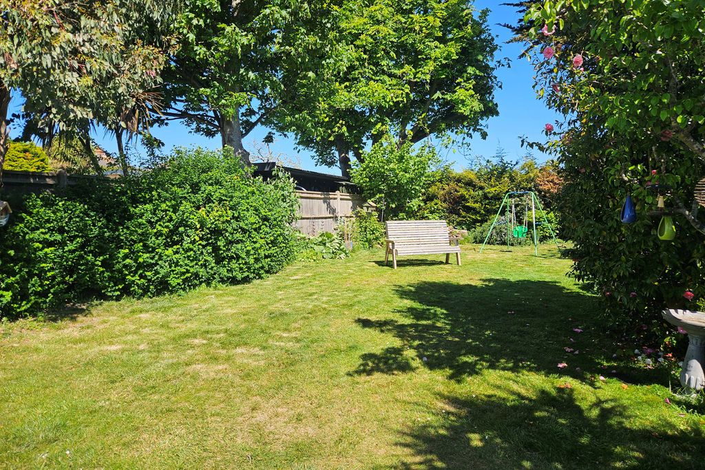 Property photo 2 of 15 Garden