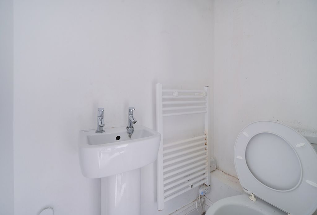 Property photo 3 of 24 1373731-8-6900F9B...