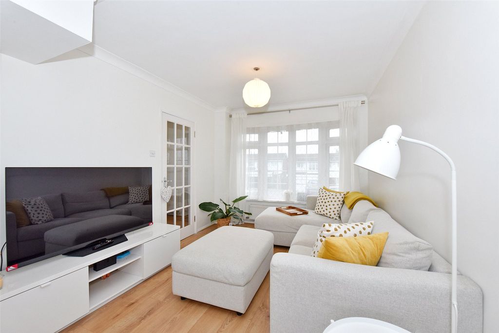 Property photo 2 of 10 Sitting Room