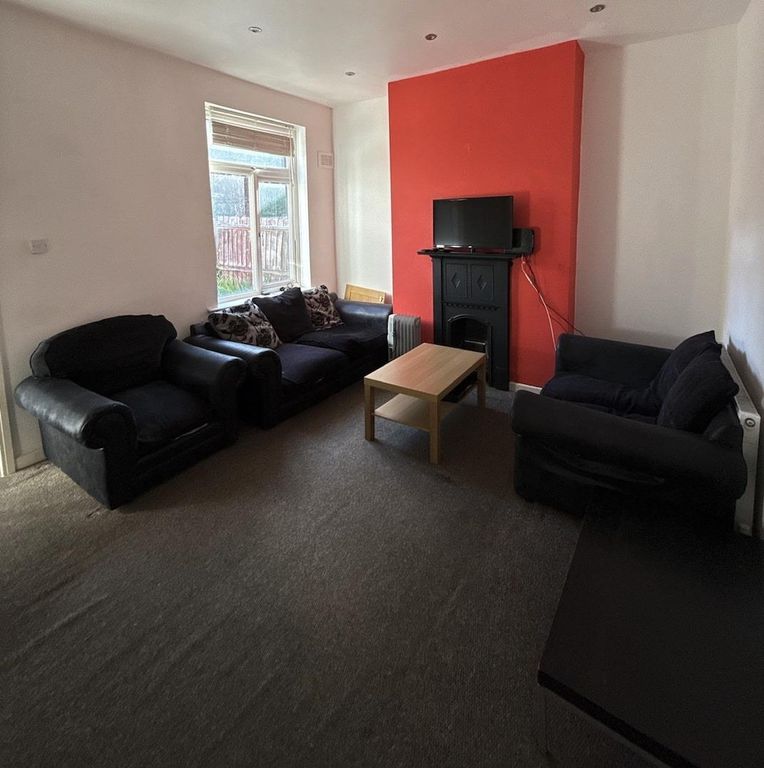 Property photo 3 of 22 Lounge