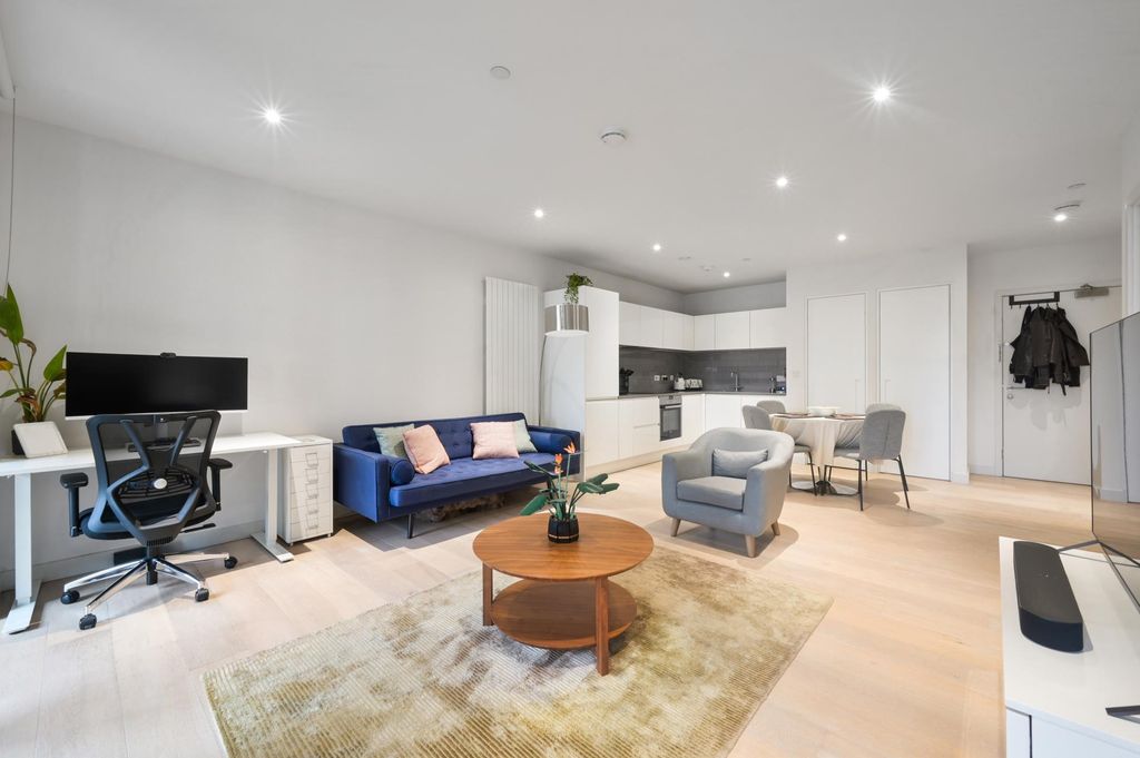 Property photo 2 of 11