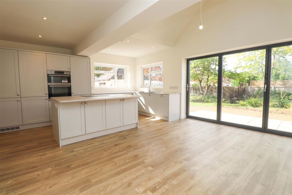 Property photo 2 of 20 Kitchen/Breakfast Room