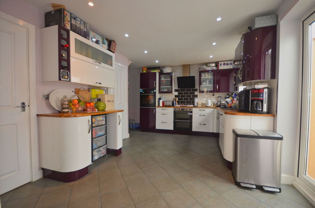 Property photo 3 of 23