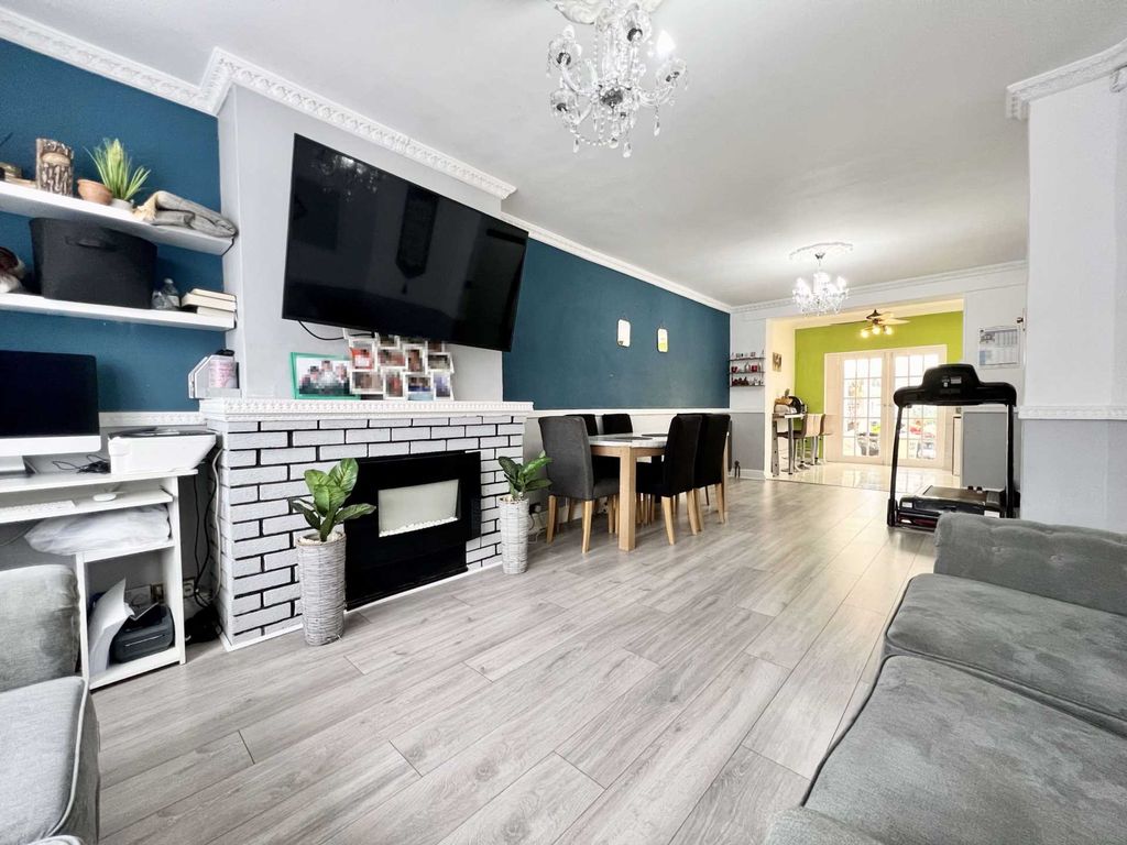 Property photo 2 of 25