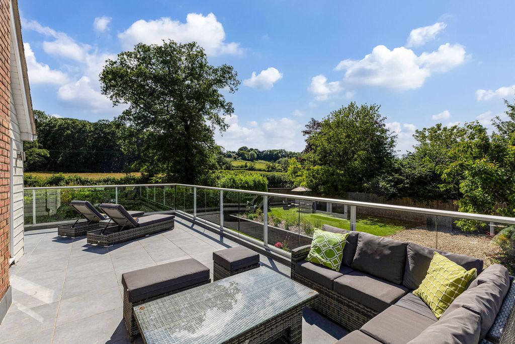 Property photo 2 of 15 Roof Terrace