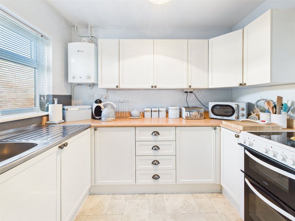 Property photo 2 of 17 Picture No. 11