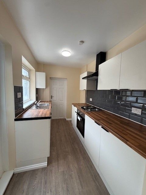 Property photo 3 of 12 Kitchen