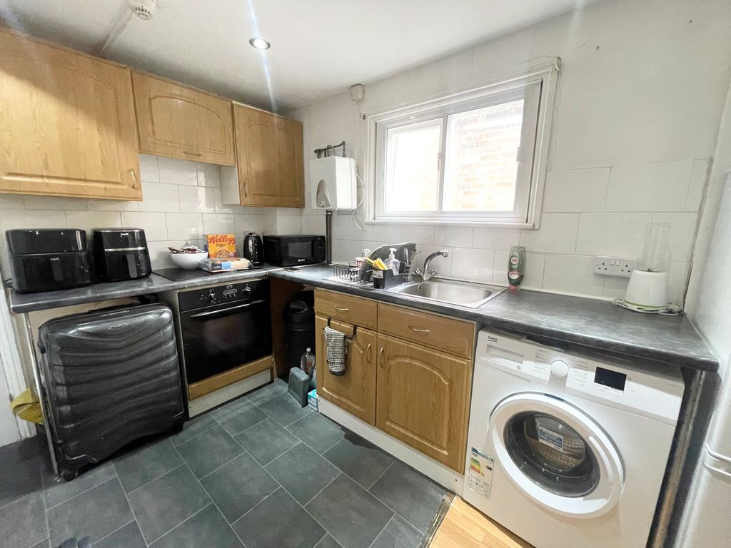 Property photo 1 of 3
