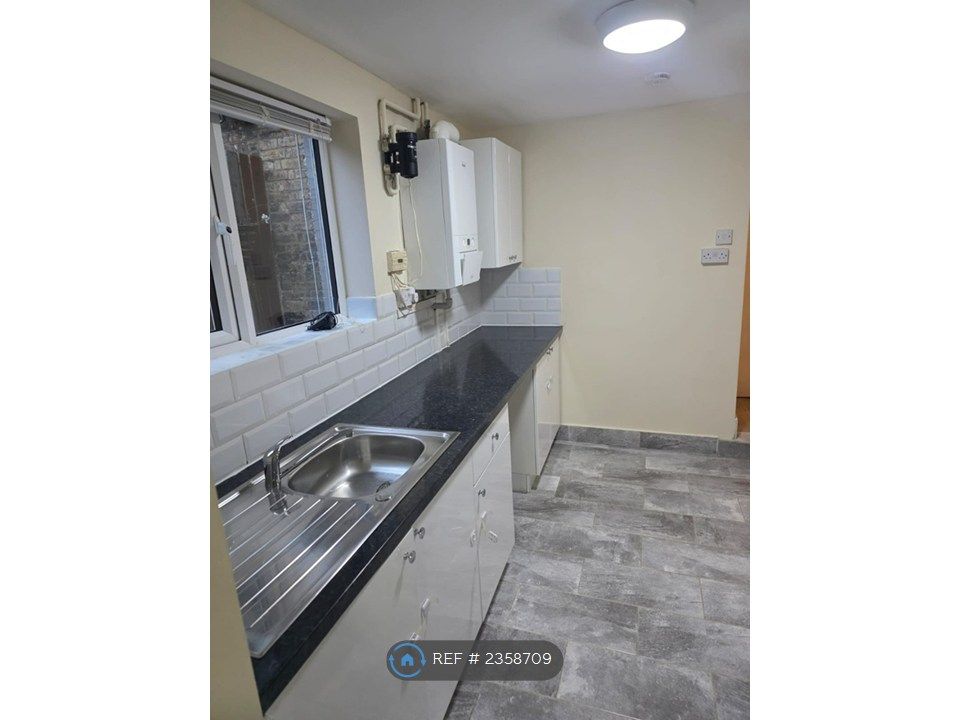 Property photo 3 of 14 Kitchen