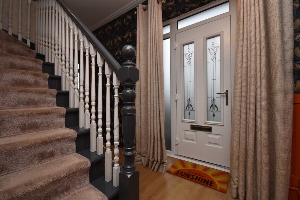 Property photo 2 of 20 Entrance Hallway