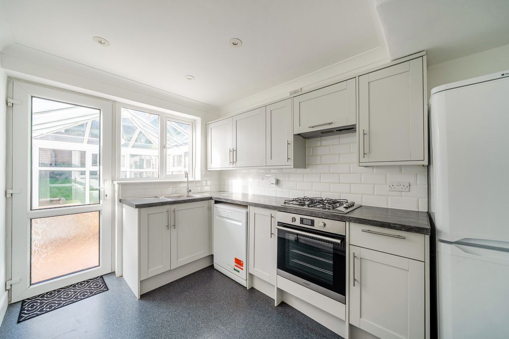 Property photo 3 of 20 Kitchen