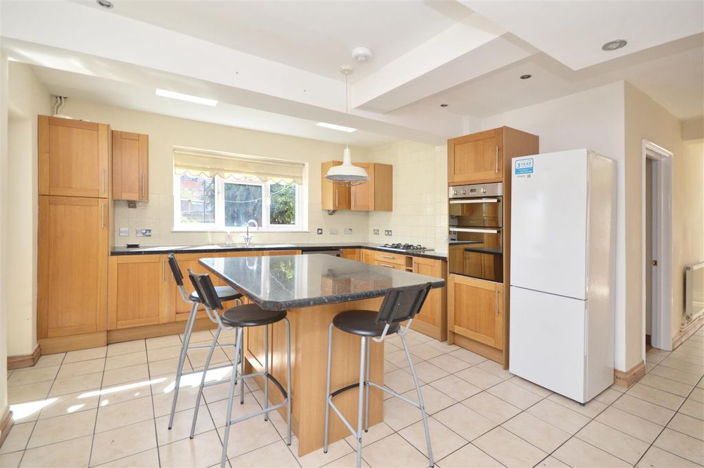 Property photo 3 of 18 Kitchen/Breakfast Room
