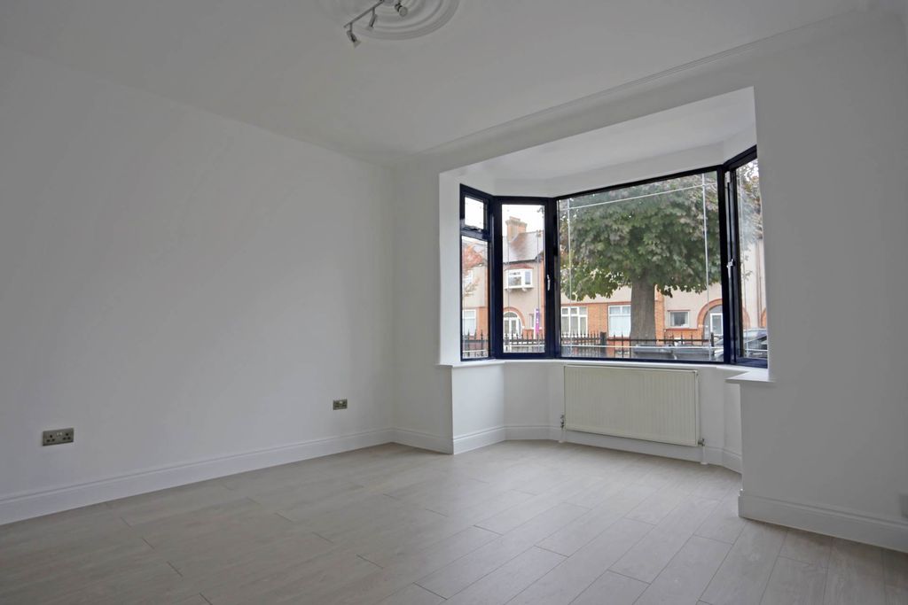 Property photo 2 of 25
