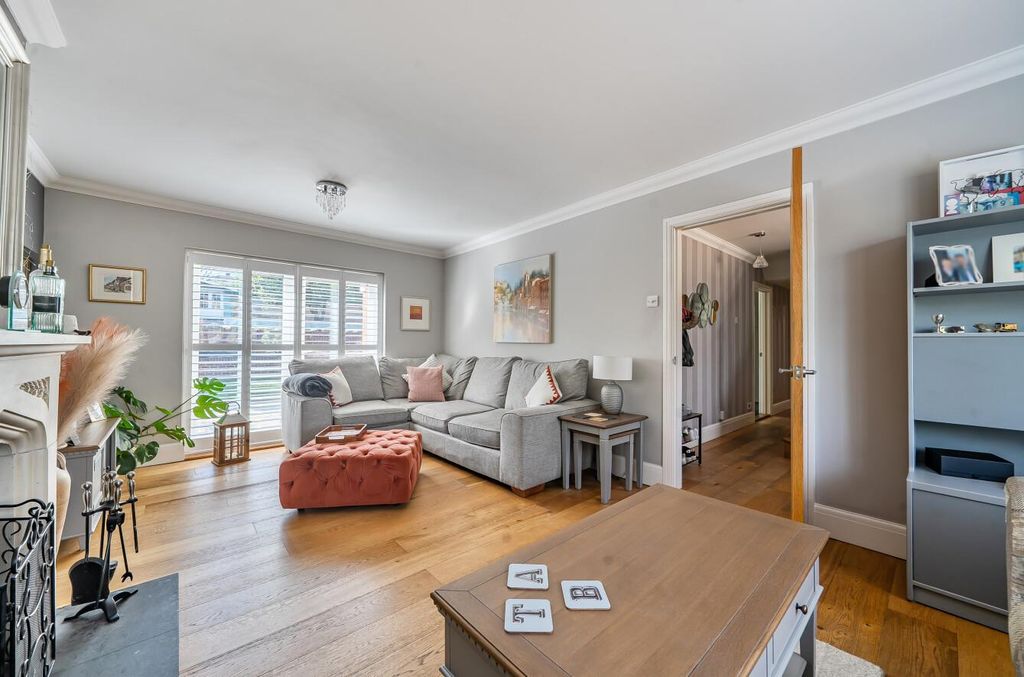 Property photo 3 of 22 Malcolm Road 22 (17).Jpg