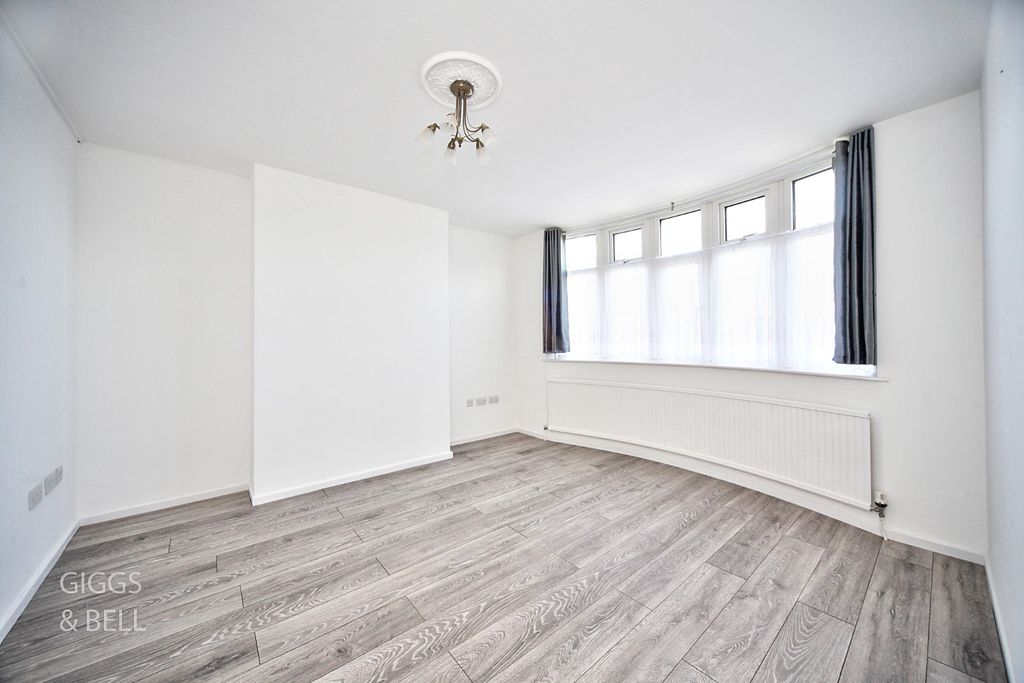 Property photo 3 of 25 4359612