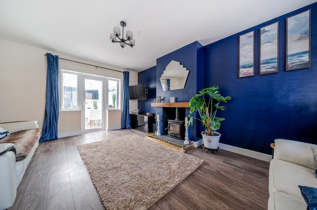 Property photo 2 of 15 1448202-7-69E6400...