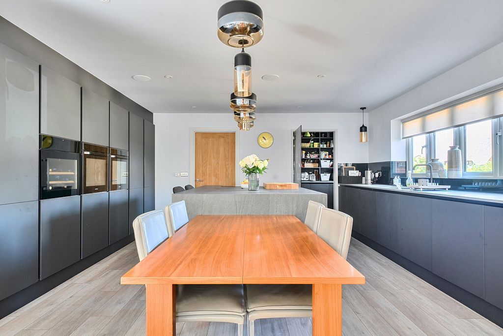 Property photo 3 of 20 Kitchen/Dining Room