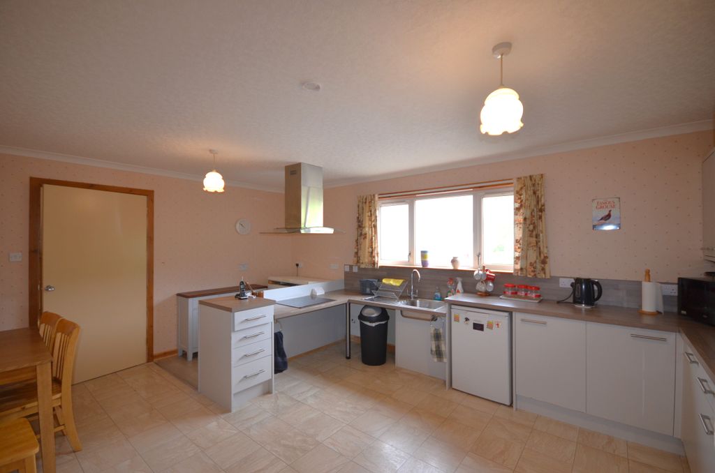 Property photo 2 of 29 Kitchen/Diner