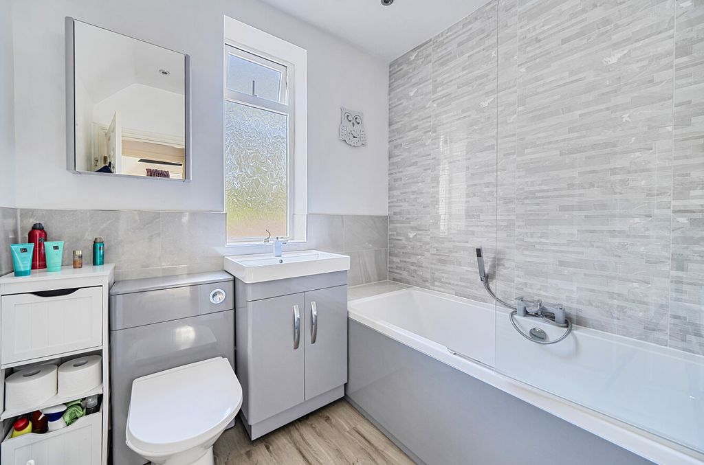 Additional image 16 of 4 bed detached house for saleHatch Ride, Crowthorne, Berkshire RG45