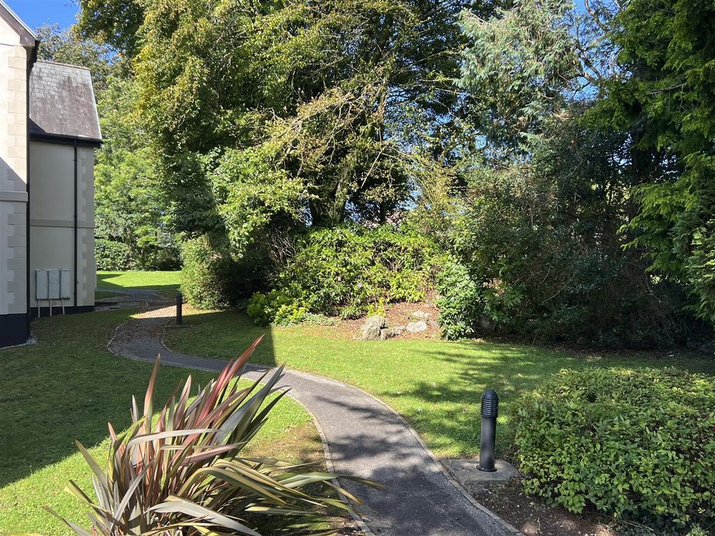 Property photo 2 of 27 Communal Garden