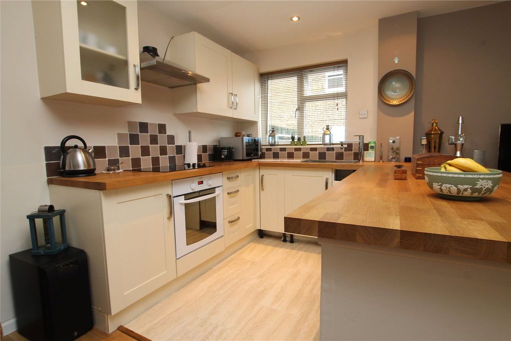 Property photo 2 of 7 Kitchen
