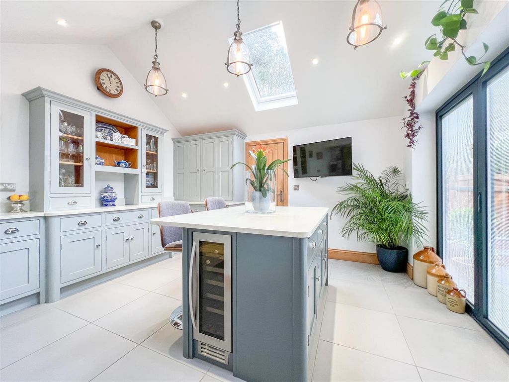 Property photo 3 of 36 Breakfast Kitchen