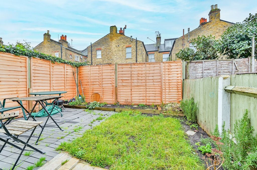 Property photo 2 of 27