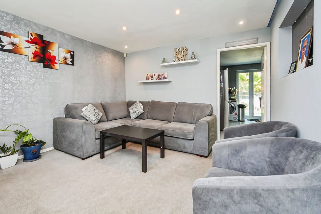 Property photo 2 of 27 6c73E813-Image00005.Jpg