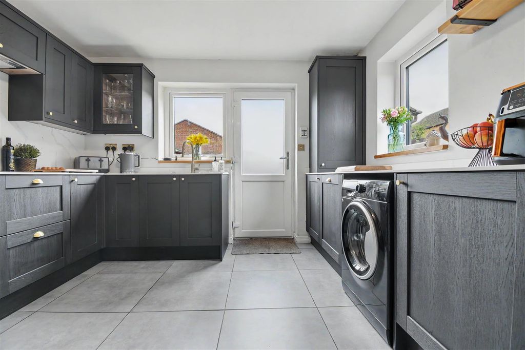 Property photo 3 of 30 Kitchen