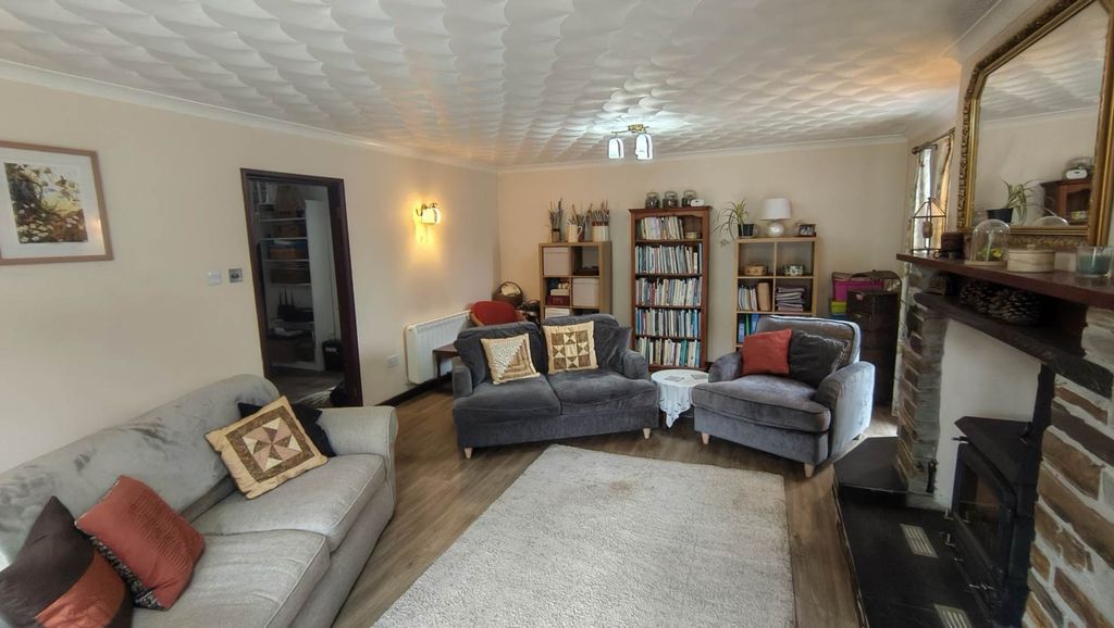 Property photo 3 of 25
