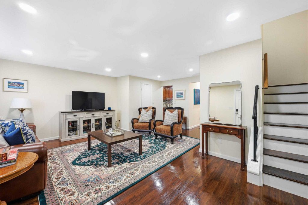 Property photo 1 of 25