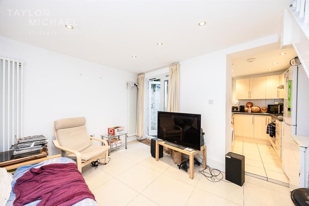 Property photo 2 of 10 Living Room