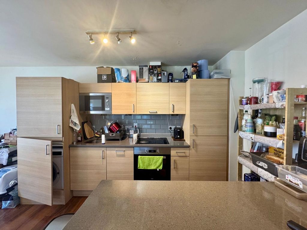 Property photo 3 of 8 Kitchen