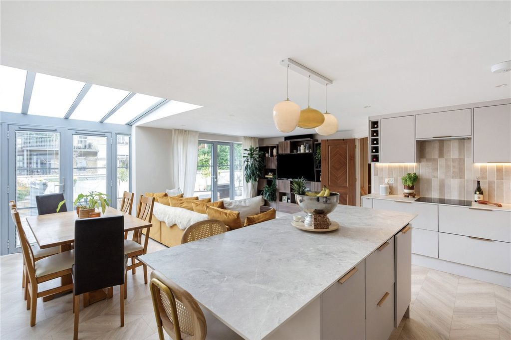 Property photo 1 of 16 Kitchen/Dining