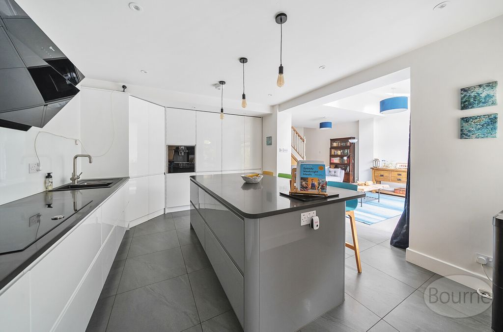 Property photo 2 of 24 4564A002-5dc3-4A9...