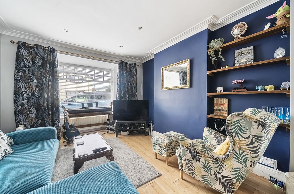 Property photo 2 of 9 1304677-18-685026...