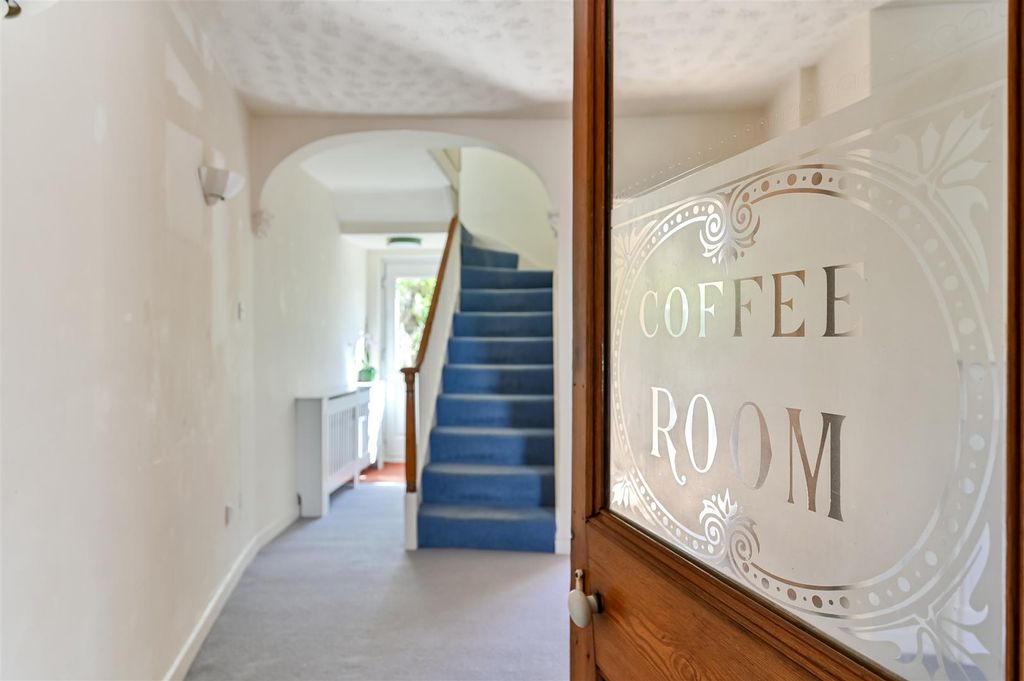 Property photo 3 of 20 3, St. Johns Hill Reading, Rg1 4EE-4 - Copy.Jpg