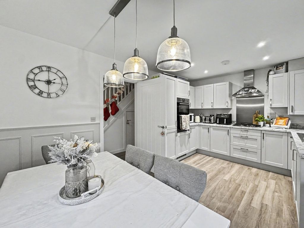 Property photo 3 of 28