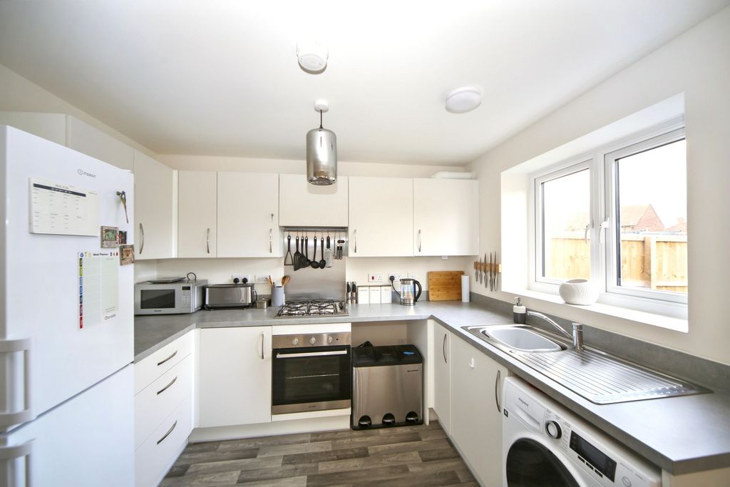 Property photo 3 of 21