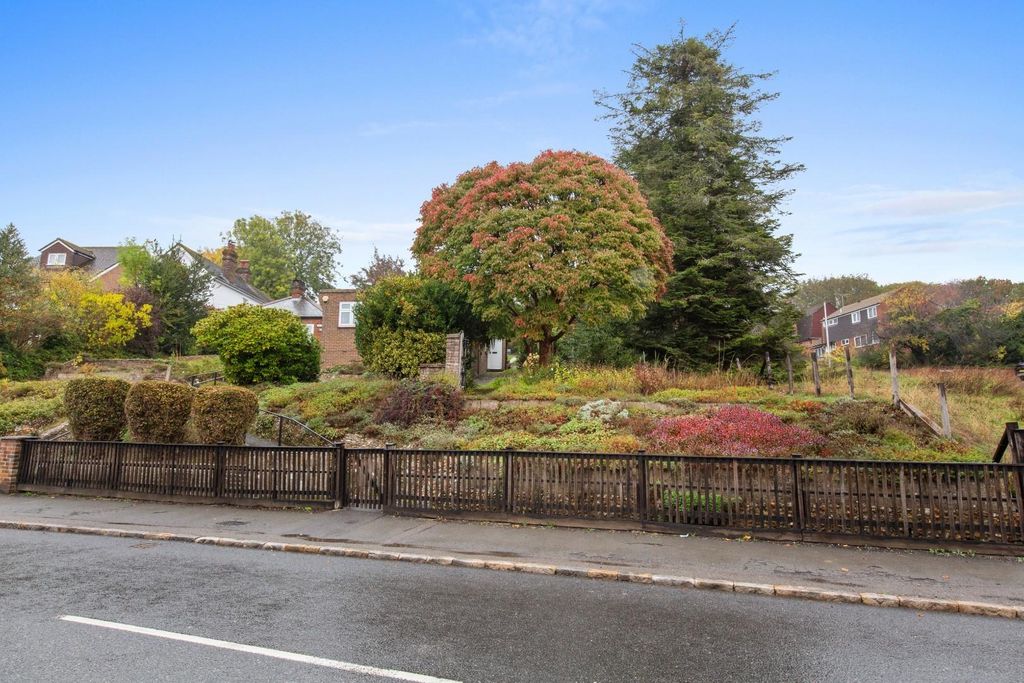 Property photo 3 of 18 Front Garden - Street View