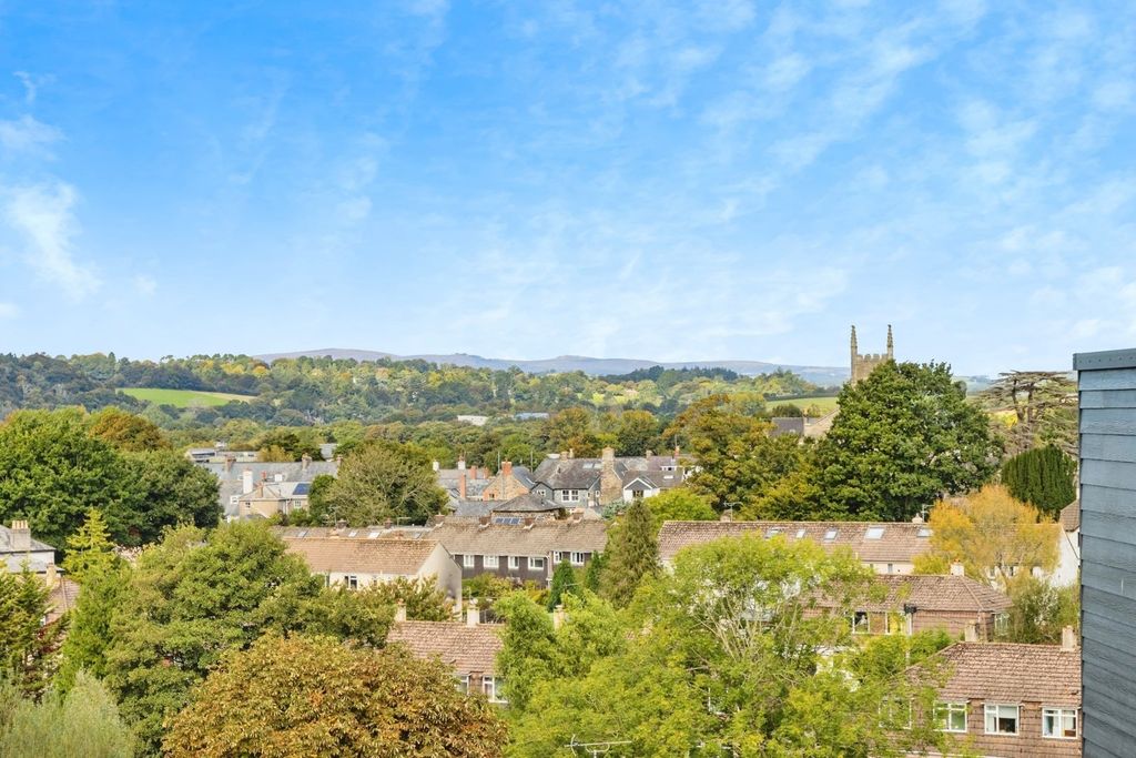 2 bed maisonette for saleParkers Close, Totnes, Devon TQ9 photo 4