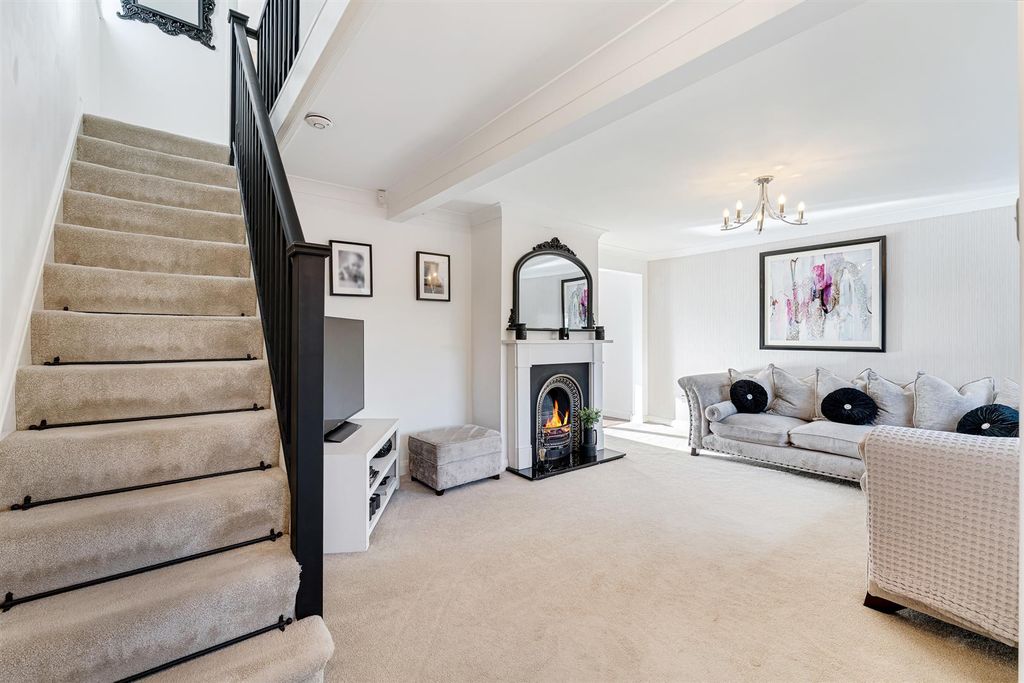 Property photo 2 of 23 100 Tithebarn Road Lounge 2.Jpg