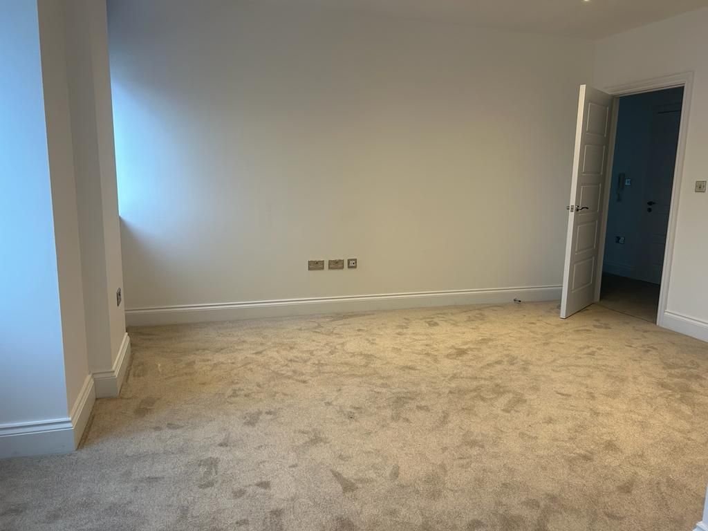 Property photo 3 of 7 Living Room