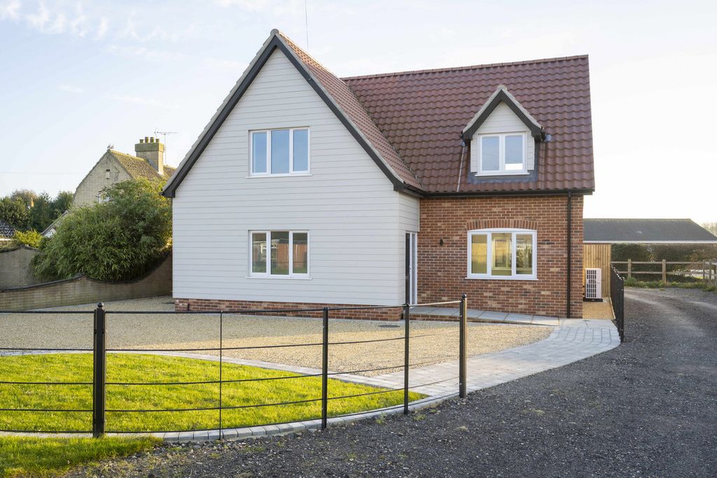 Property photo 2 of 30